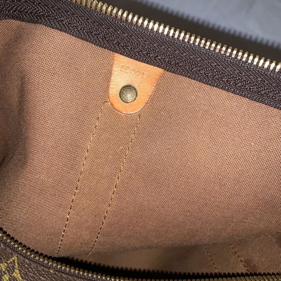 LV duffel Bag - Picture 6 of 8